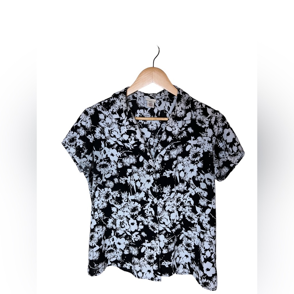 Woman's black and white floral blouse,Size LP/GP